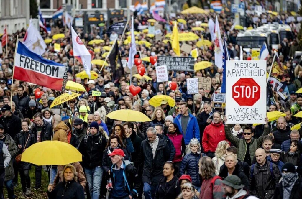 Milhares protestam contra reintrodução de restrições nos Países Baixos