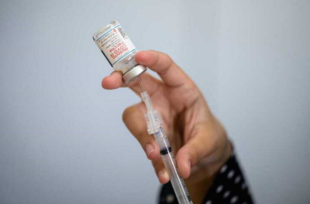 Moderna poderá desenvolver vacina contra nova variante no início de 2022