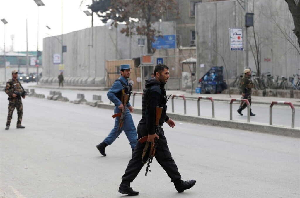 Explosões e disparos sentidos na zona do hospital militar de Cabul