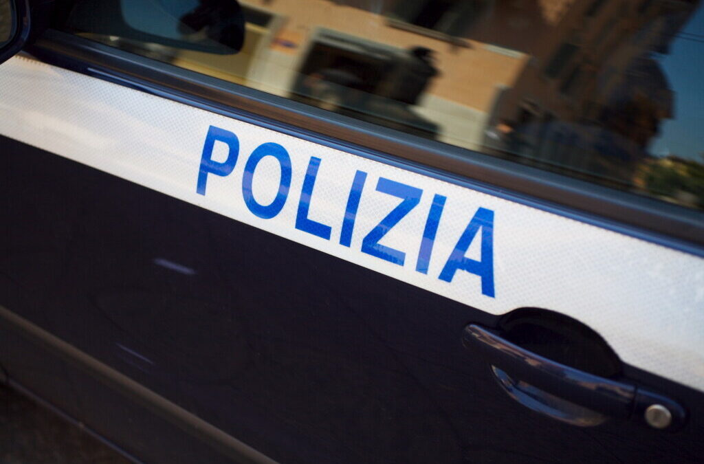 Polícia italiana em operação contra 17 ativistas antivacinas