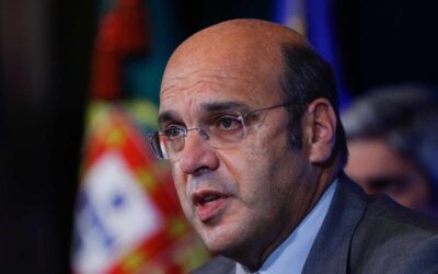 Governo afasta novos confinamentos e “cenários radicais” para conter pandemia