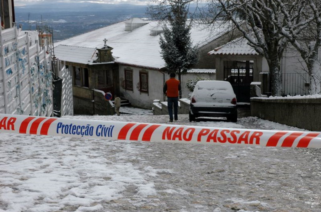 Guarda e Castelo Branco sob aviso amarelo devido à queda de neve