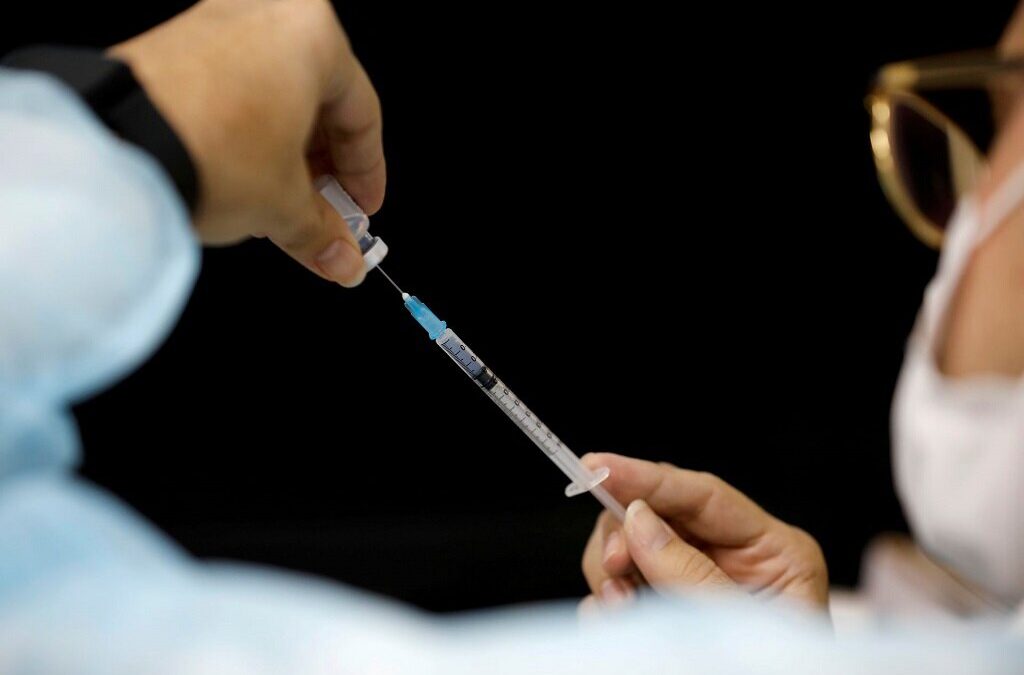 Madeira começou a dar reforço da vacina a membros das mesas de voto