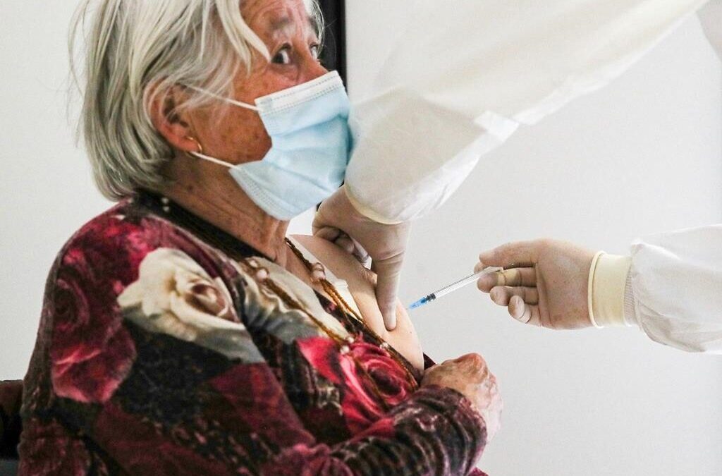 Vacinação em “casa aberta” disponível para maiores de 75 anos