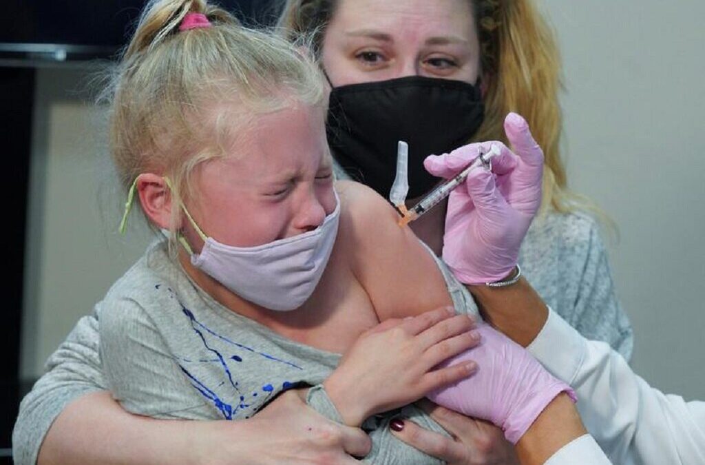 Intervalo de seis a oito semanas entre duas doses da vacina para crianças