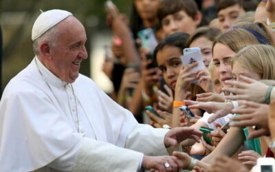 Papa diz que jovens estão nas redes sociais, mas são pouco sociáveis