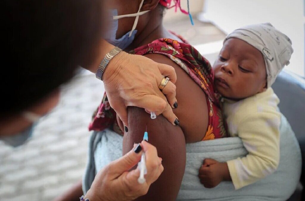 África ultrapassa 10% na taxa de vacinação no continente
