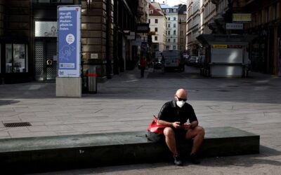Áustria suspende confinamento, que se mantém para não vacinados