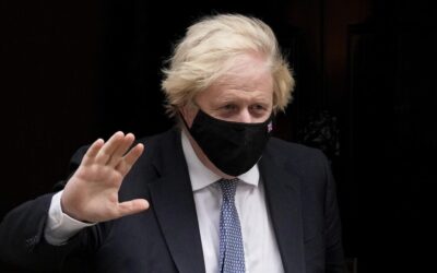 Variante Ómicron leva Governo britânico a acionar plano B
