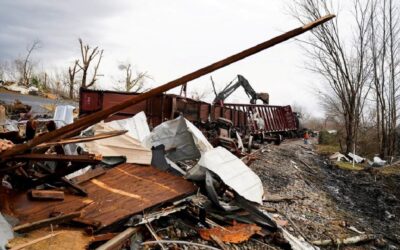 Tornados nos EUA fizeram 83 mortos e equipas de socorro procuram sobreviventes