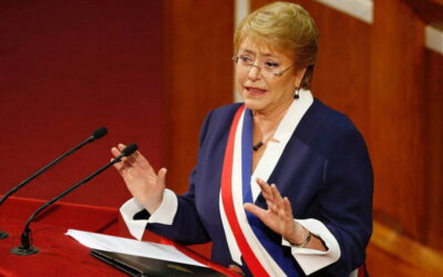 Michelle Bachelet defende que vacinação forçada é inaceitável, mas quer multas para quem recusar