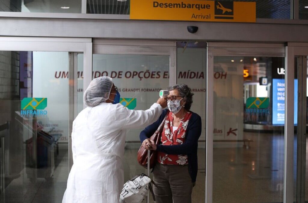Regulador do Brasil notifica aeroportos para exigirem certificado de vacina