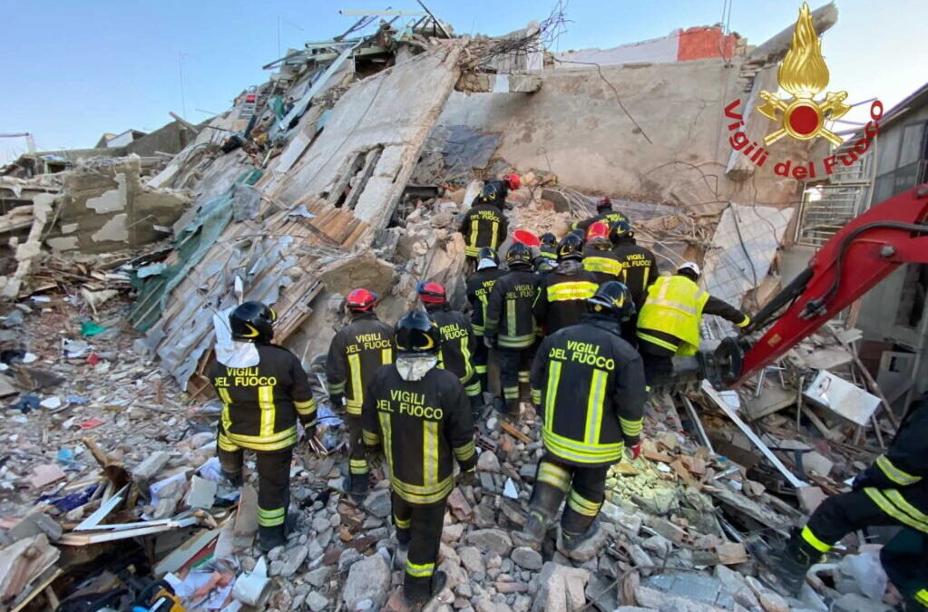 Recuperados mais quatro corpos no prédio atingido por explosão na Sicília