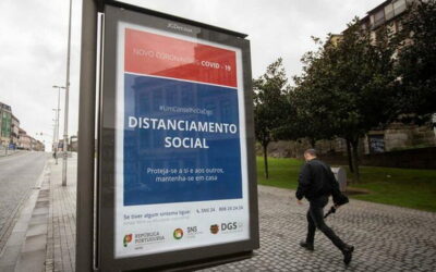 No segundo ano de pandemia o país fechou e reabriu após vacinação