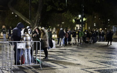 Centenas de pessoas formaram longa fila por um teste no Cais do Sodré