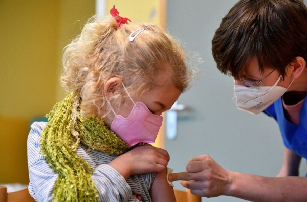 Mais de 83 mil crianças entre os 5 e os 11 anos têm vacinação completa