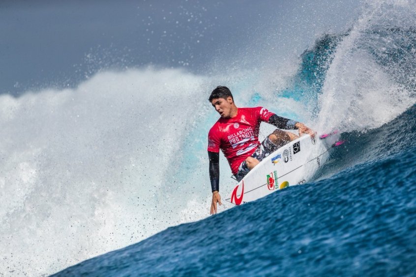 Campeão do mundo de surf vai parar para cuidar da sua saúde mental