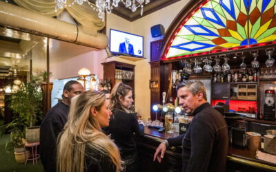 Países Baixos reabrem comércio e mantêm fechadas hotelaria e cultura