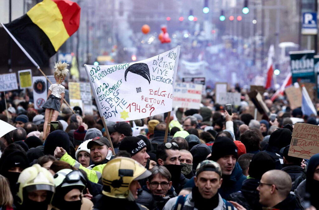 Polícia belga interpelou 239 pessoas após confrontos em marcha contra restrições