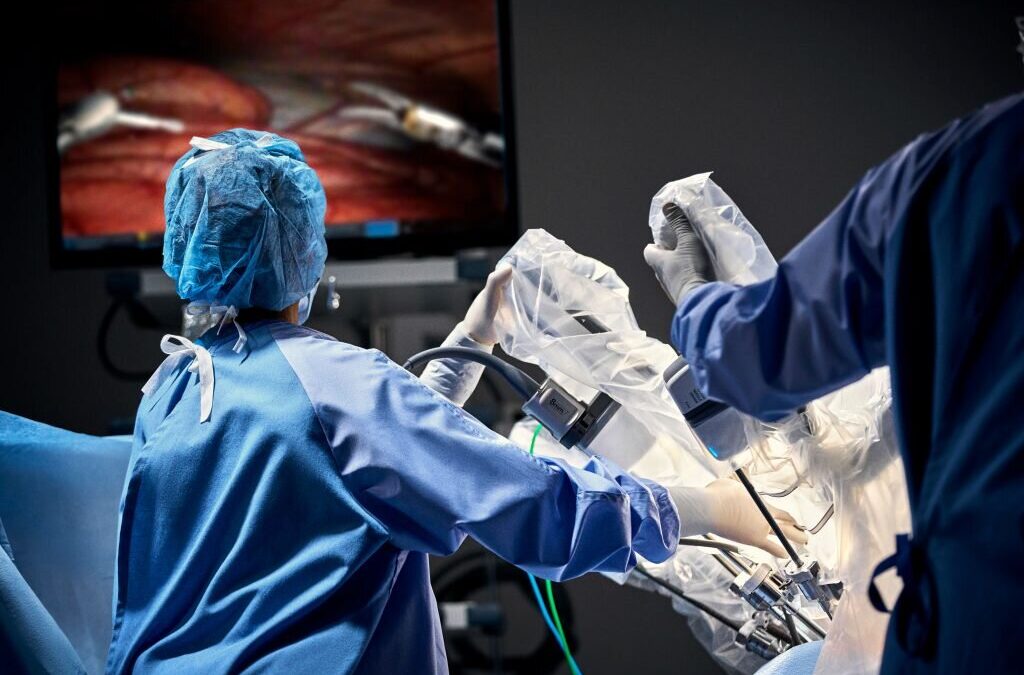 Urulogistas e ginecologistas experimentam sistema de cirurgia assistida por robot