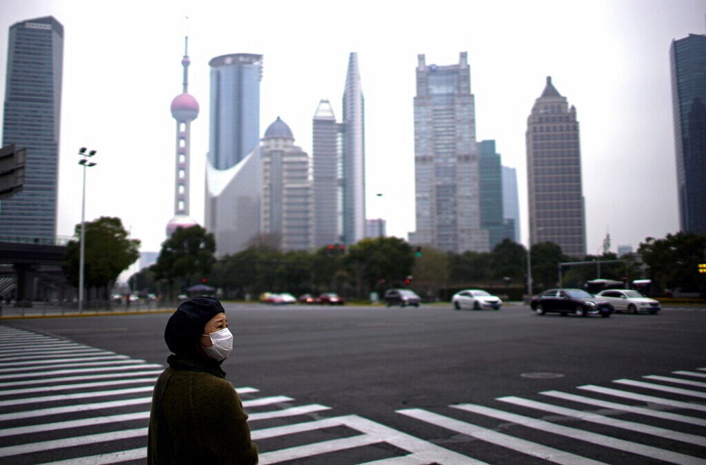 Especialista diz que China deve abdicar de “combater o vírus a qualquer custo”