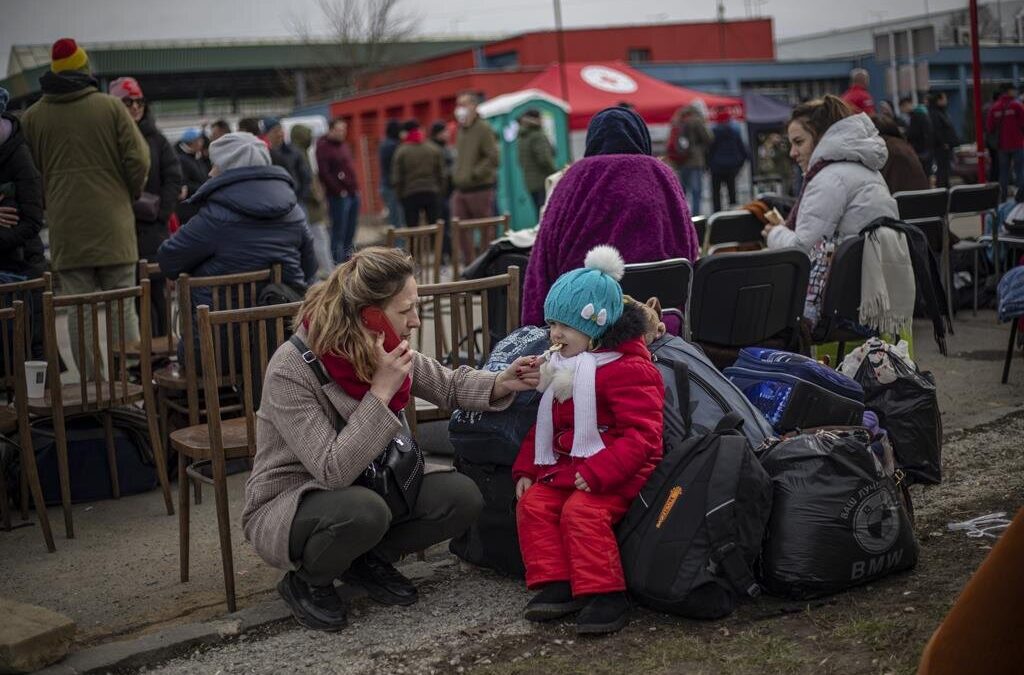 Criados postos de acolhimento de refugiados na fronteira da Polónia