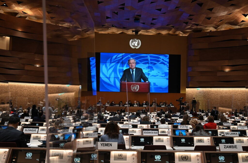 Secretário-geral da ONU critica “abdicação criminosa” de líderes face a alterações climáticas
