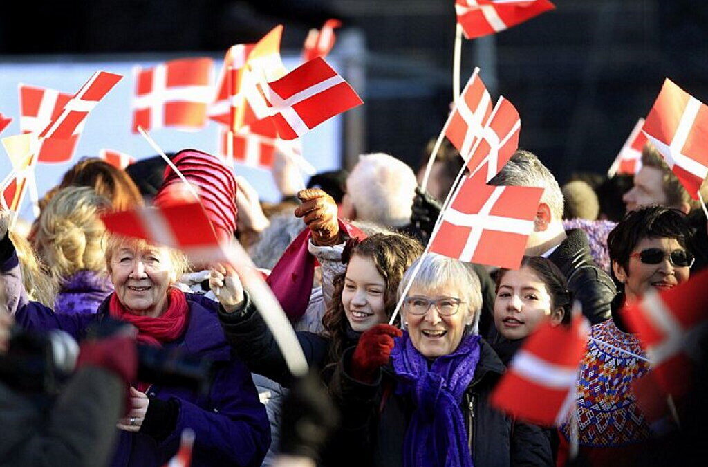 Dinamarca é o primeiro país da União Europeia a eliminar maioria das restrições
