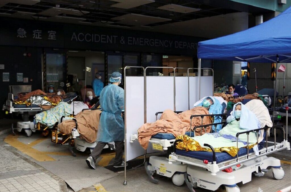 Hospitais de Hong Kong atingem 90% da capacidade com infeções a aumentar