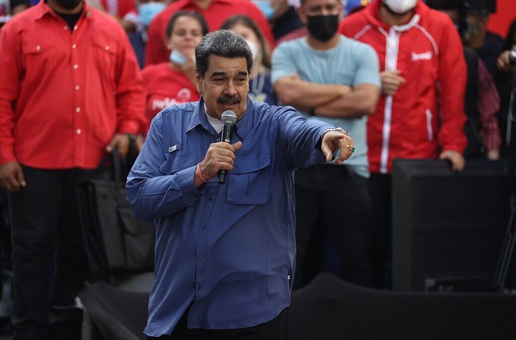 Nicolás Maduro anuncia nova etapa para “renascimento” do país