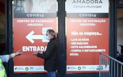 Eficácia de dose de reforço diminui em 4 meses, mas permanece elevada