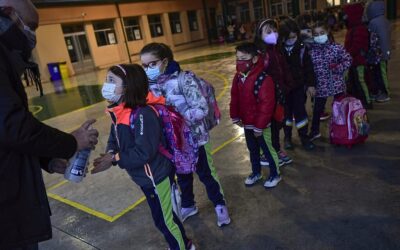 Máscaras deixam de ser obrigatórias no exterior em Espanha a partir de quinta-feira