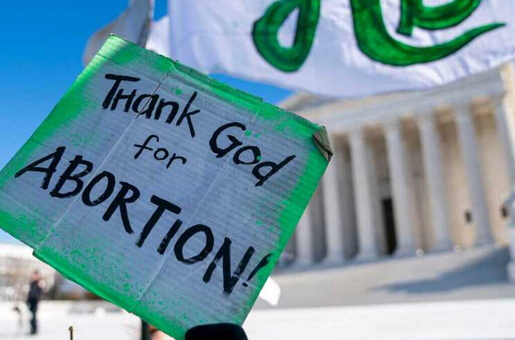Florida avança com proibição de aborto após 15 semanas mesmo com violação ou incesto