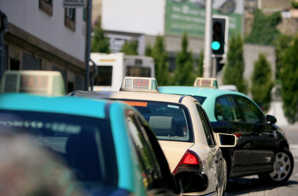 Autarquia do Porto diz que programa que apoia deslocações em táxi a cuidados de saúde arranca em março