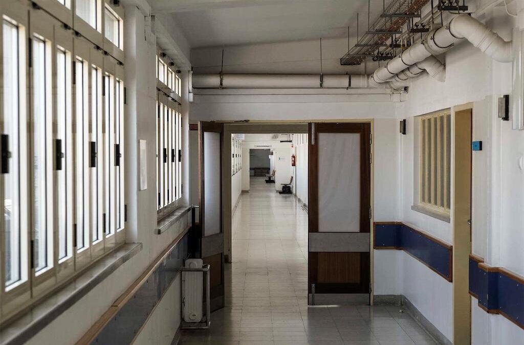 Hospitais de Alcobaça e Pombal com suspensão de visitas em três serviços até dia 13