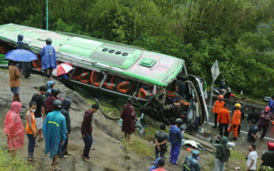 Pelo menos 13 mortos e dezenas de feridos em acidente de autocarro na Indonésia