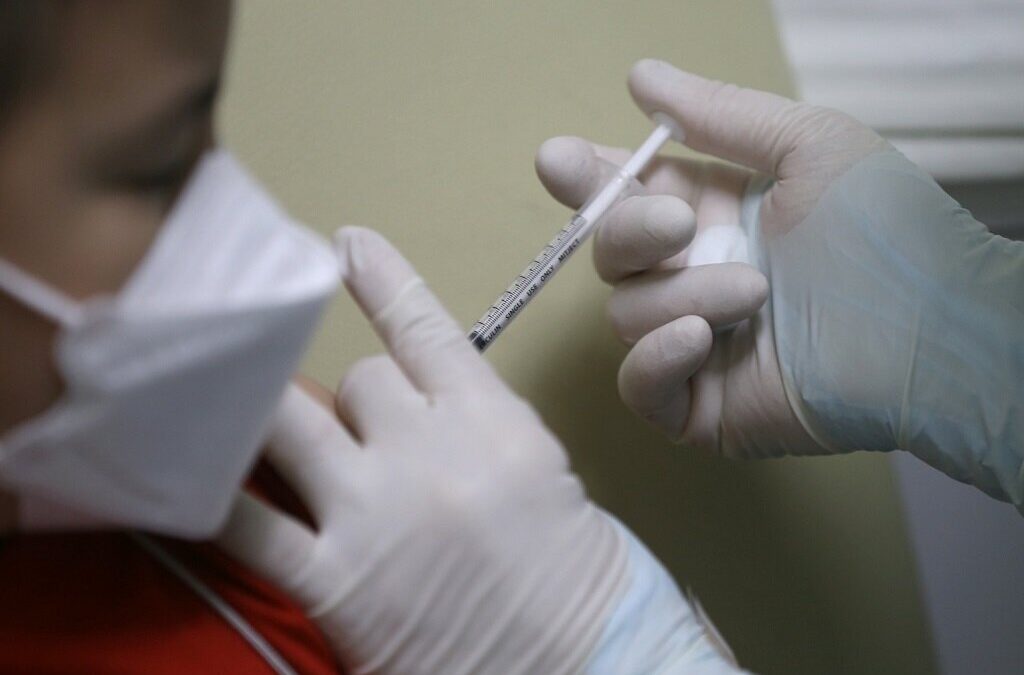 Governo equaciona quarta dose da vacina para pessoas entre os 60 e 80 anos