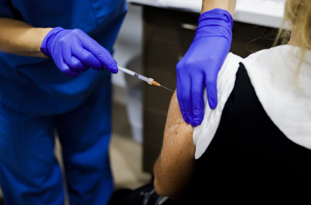 Investigador defende reforço da vacina “só se a pandemia piorar” e para grupos de risco