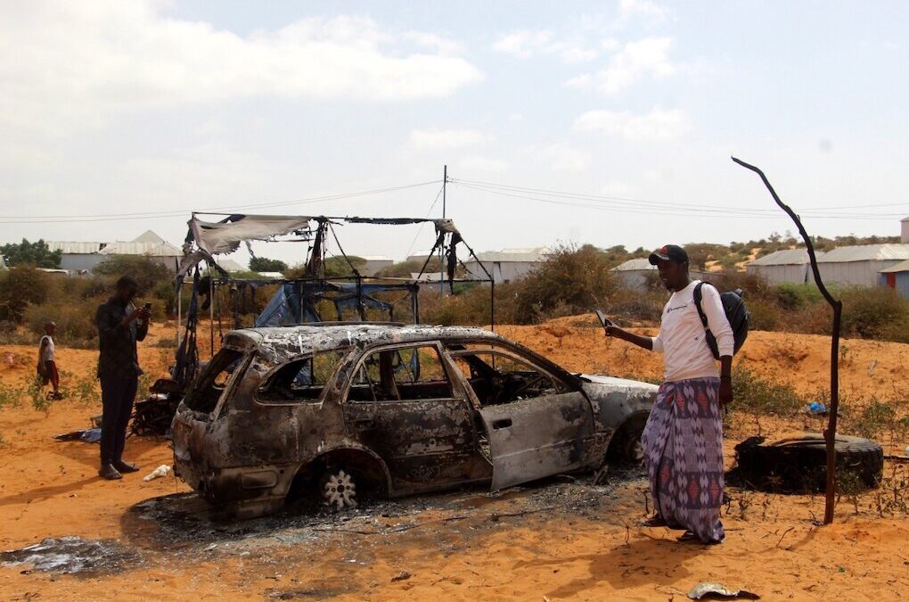 Duplo atentado provoca pelo menos 28 mortos no centro da Somália