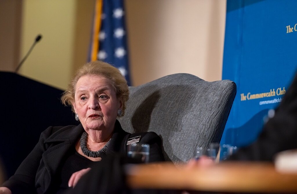 Morreu Madeleine Albright, primeira mulher secretária de Estado nos EUA