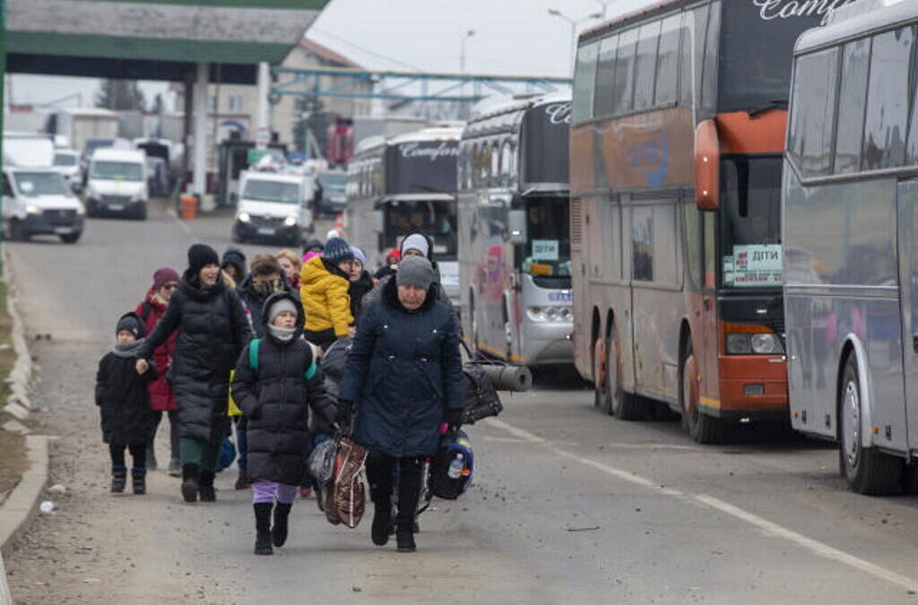 Mais de 3,8 milhões de pessoas fugiram da Ucrânia