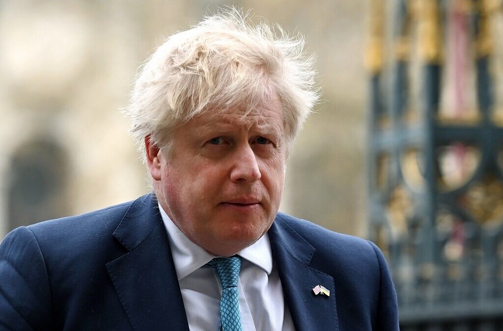Boris Johnson pede desculpa por festas, mas recusa demitir-se