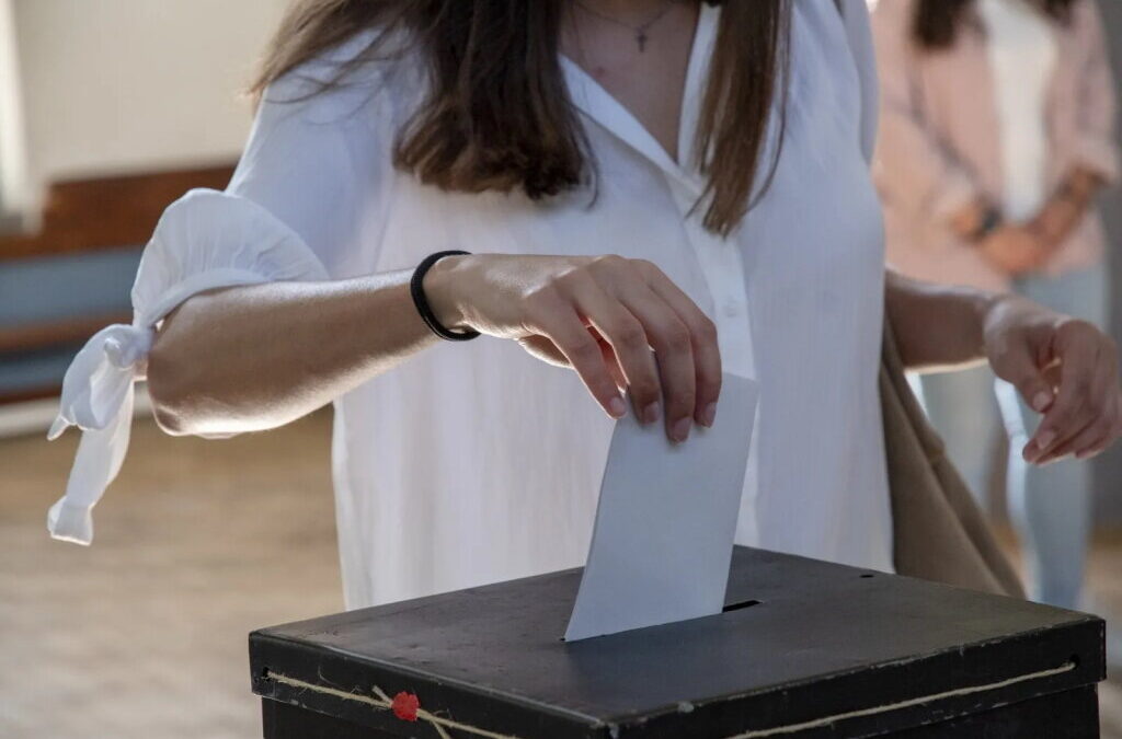 Estudo conclui que jovens portugueses estão mais interessados na política, mas votam pouco