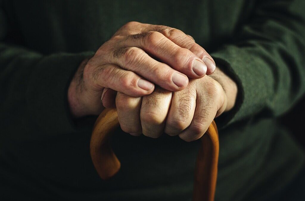 Tribunal critica Governo britânico por enviar idosos hospitalizados para lares