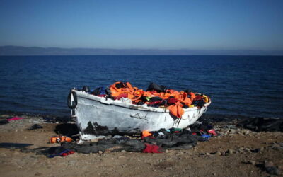 Barco com 64 pessoas vindas do norte de África chega às Canárias