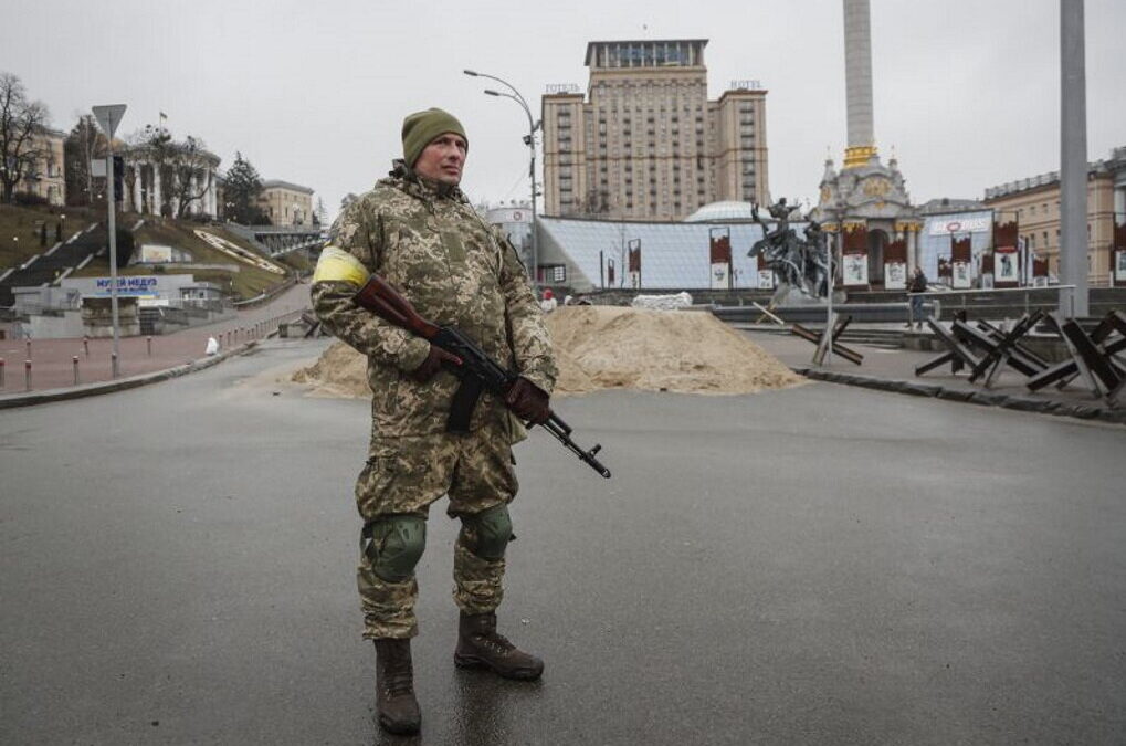 Médica recusa deixar Kiev para tratar soldados ucranianos e russos