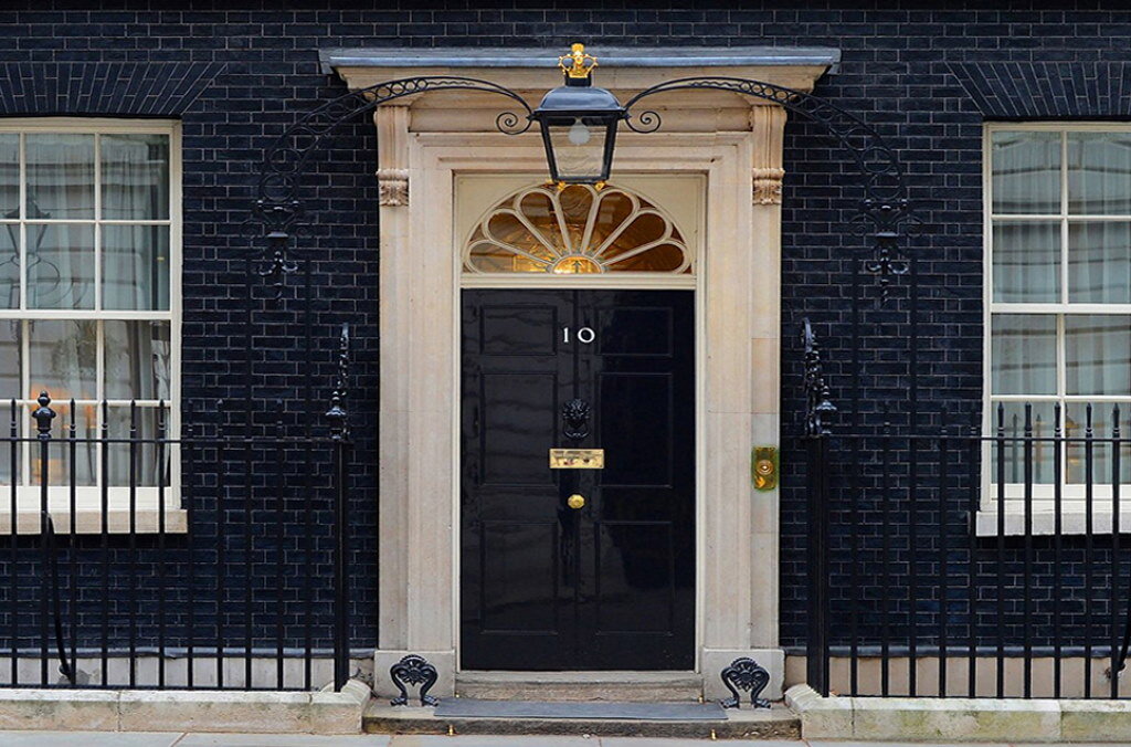 Secretário de Estado britânico demite-se por causa das festas em Downing Street