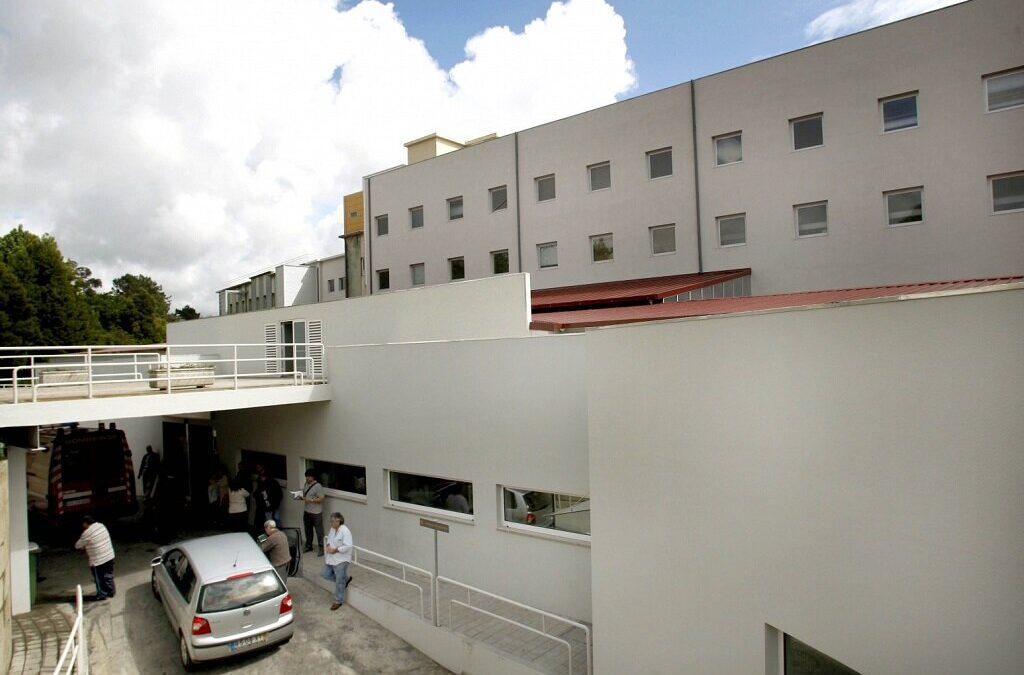 Concessionária vai cobrar ao Hospital de Gaia estacionamento de funcionários sem cartão