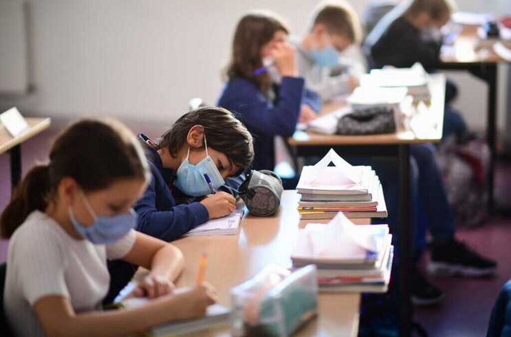 Graça Freitas diz que uso da máscara deve manter-se nas escolas