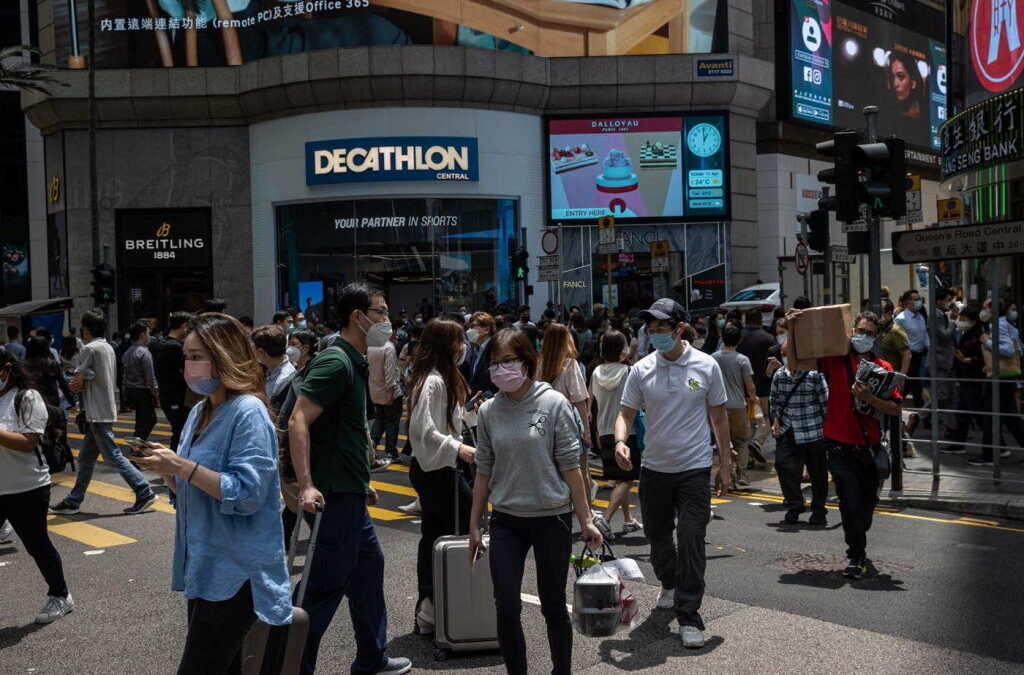 Hong Kong alivia restrições antipandemia a partir de 21 de abril